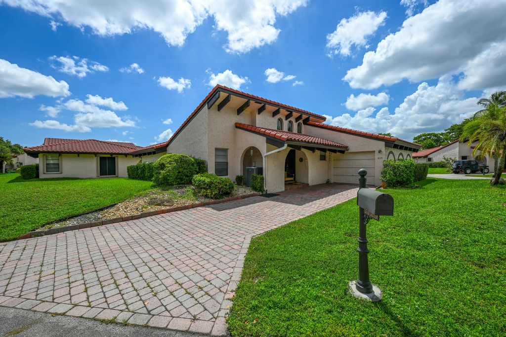 8129 Pine Circle #33, Tamarac