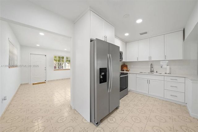 4 of 30 - 1250 W 34th Street, Hialeah, FL