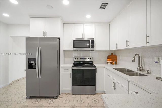 5 of 30 - 1250 W 34th Street, Hialeah, FL