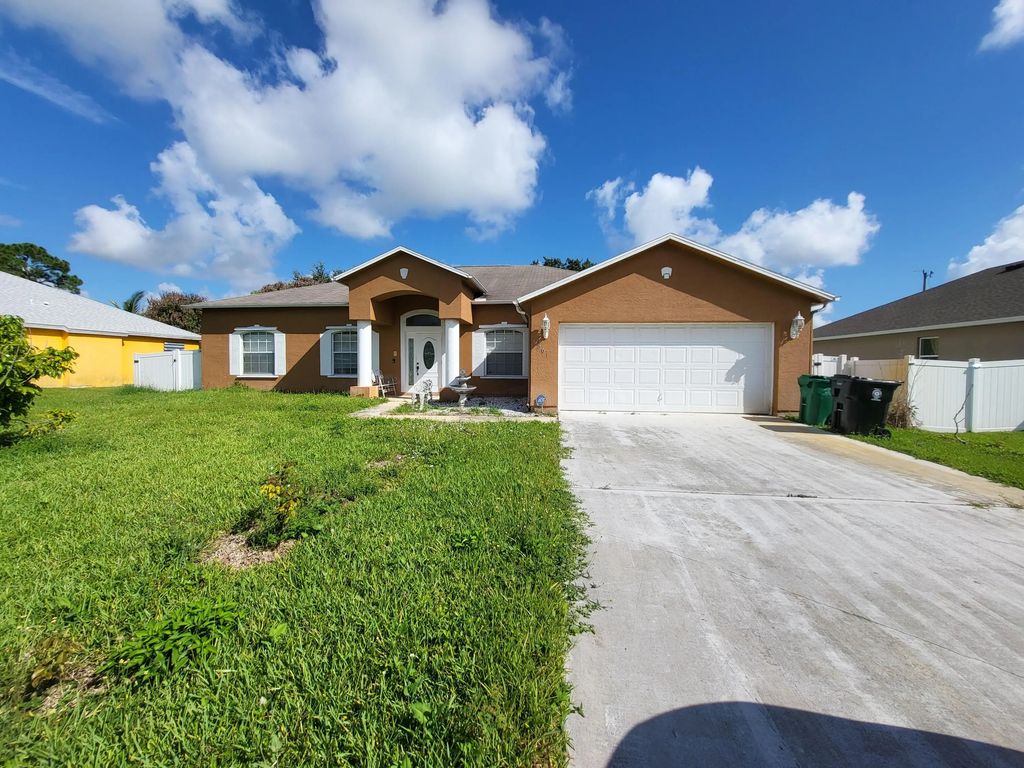 561 Se Walters Terrace, Port St. Lucie