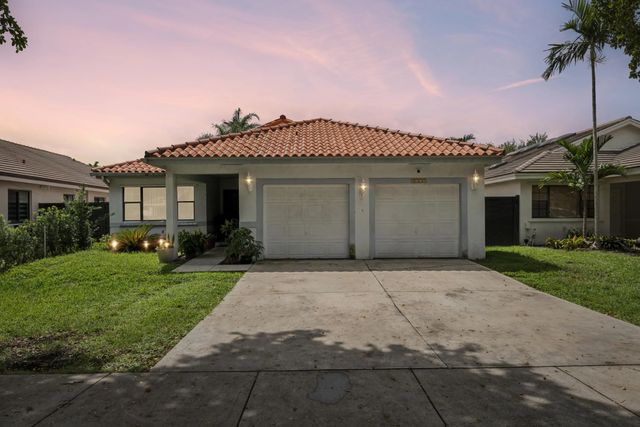 2 of 37 - 8738 Nw 150th Terrace, Miami Lakes, FL