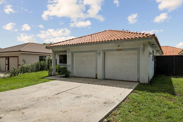 3 of 37 - 8738 Nw 150th Terrace, Miami Lakes, FL