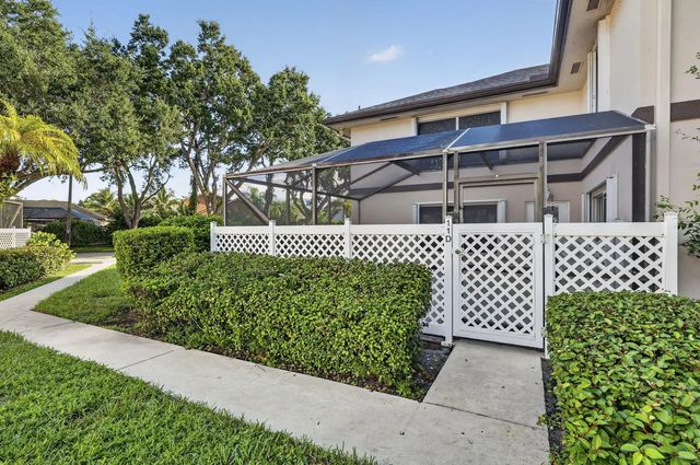 2 of 24 - 11 Amherst Court #d, Royal Palm Beach, FL