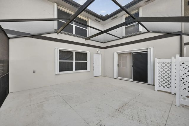 3 of 24 - 11 Amherst Court #d, Royal Palm Beach, FL