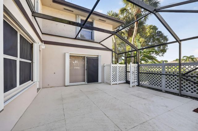 4 of 24 - 11 Amherst Court #d, Royal Palm Beach, FL