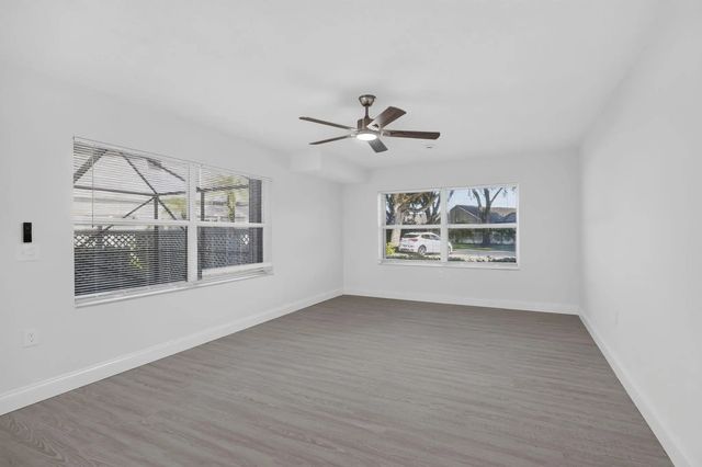 5 of 24 - 11 Amherst Court #d, Royal Palm Beach, FL