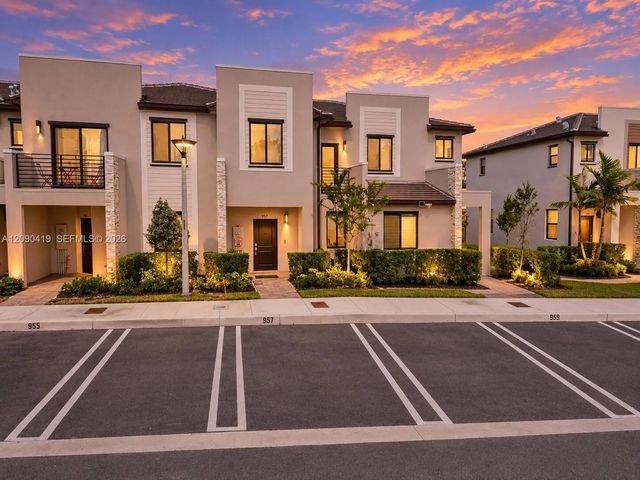 957 Ne 211th Street, Miami
