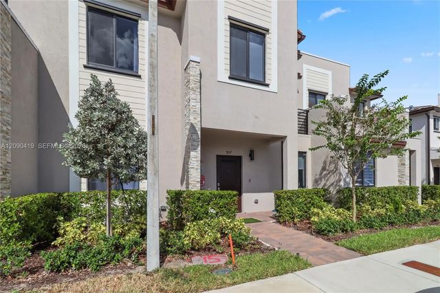 2 of 32 - 957 Ne 211th Street, Miami, FL