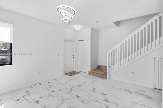 4 of 32 - 957 Ne 211th Street, Miami, FL