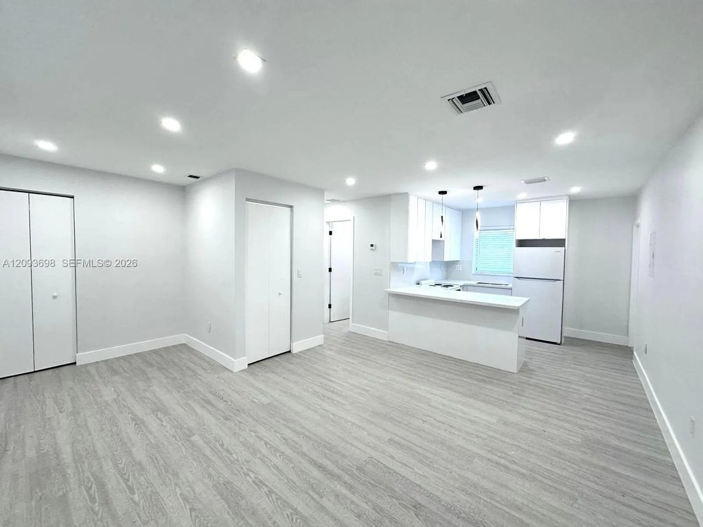 215 Zamora Avenue #9, Coral Gables