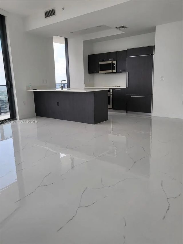 3 of 12 - 45 Sw 9th Street #4303, Miami, FL