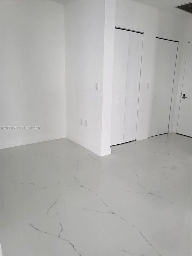 5 of 12 - 45 Sw 9th Street #4303, Miami, FL