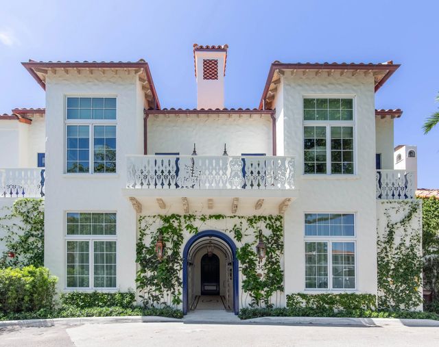 236 Phipps Plaza #202, Palm Beach