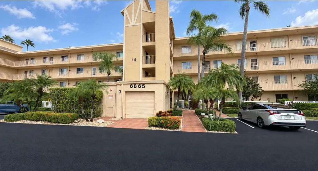 6865 Huntington Lane #203, Delray Beach