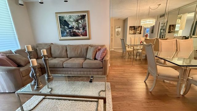 3 of 28 - 6865 Huntington Lane #203, Delray Beach, FL