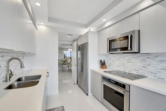 4 of 38 - 2000 Island Boulevard #808, Aventura, FL