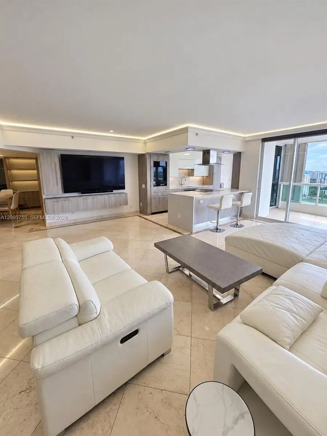 4 of 39 - 21205 Yacht Club Drive #3105, Aventura, FL