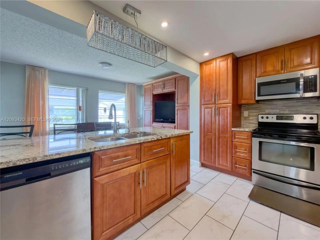 5 of 21 - 310 Nw 25th Court, Pompano Beach, FL