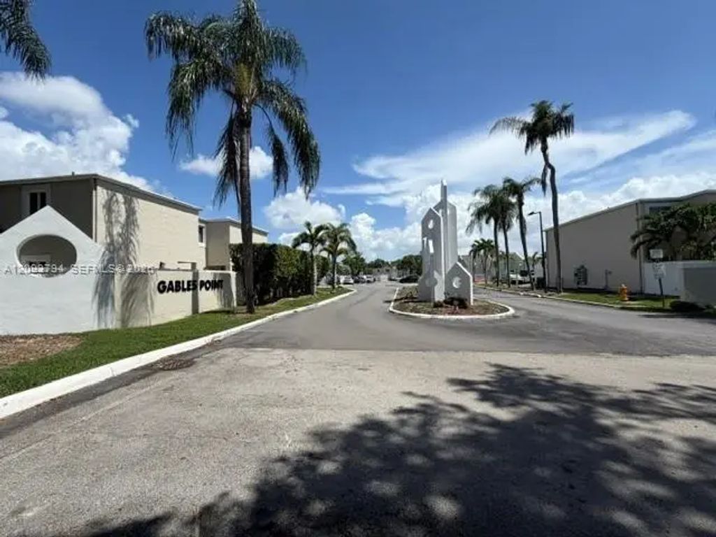 4590 Sw 68th Ct Circle #8, Miami
