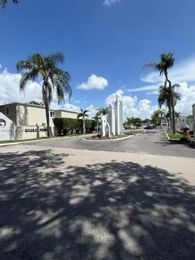 2 of 44 - 4590 Sw 68th Ct Circle #8, Miami, FL