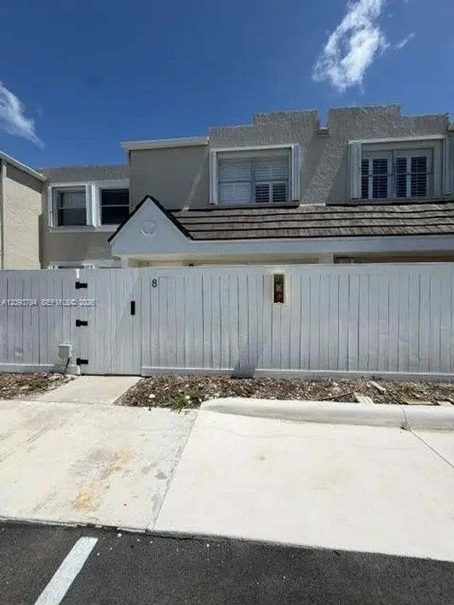 4 of 44 - 4590 Sw 68th Ct Circle #8, Miami, FL