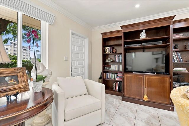 3 of 33 - 890 Ne 168th Street, North Miami Beach, FL