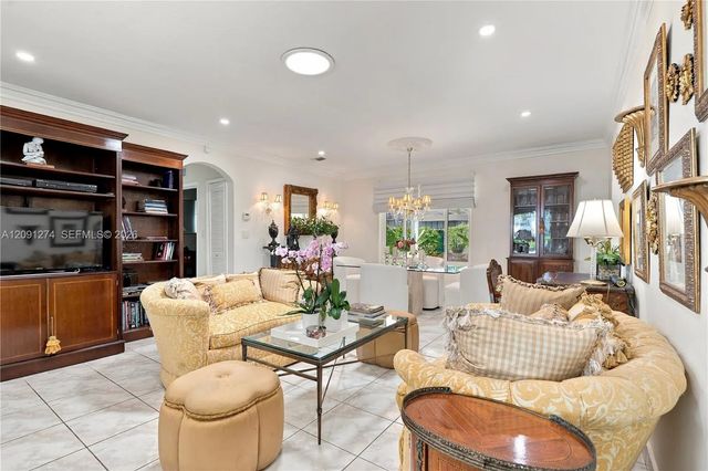 4 of 33 - 890 Ne 168th Street, North Miami Beach, FL