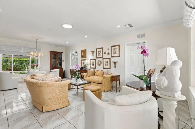 5 of 33 - 890 Ne 168th Street, North Miami Beach, FL
