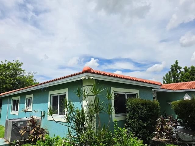 4 of 15 - 820 Sw 49th Terrace, Margate, FL