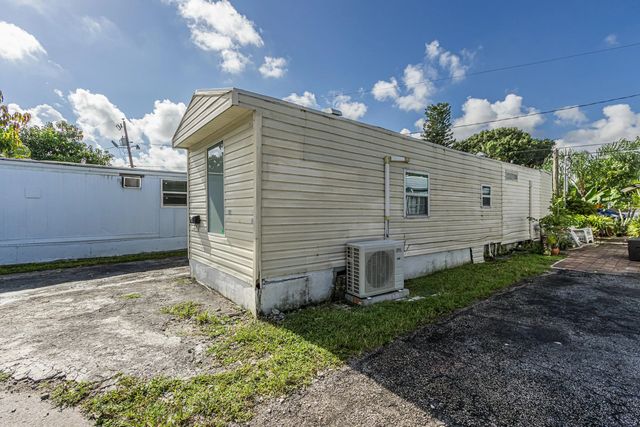 3 of 28 - 2776 Nw 29th Place, Oakland Park, FL