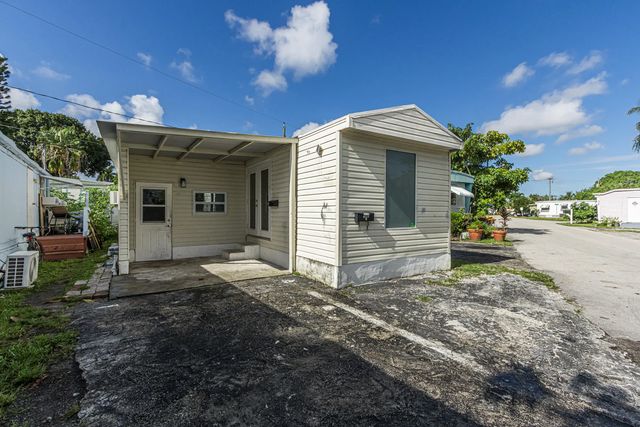 4 of 28 - 2776 Nw 29th Place, Oakland Park, FL