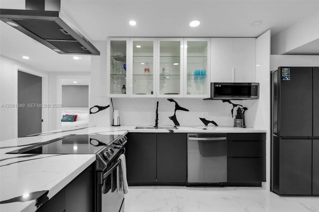 3 of 45 - 3800 Hillcrest Drive #203, Hollywood, FL