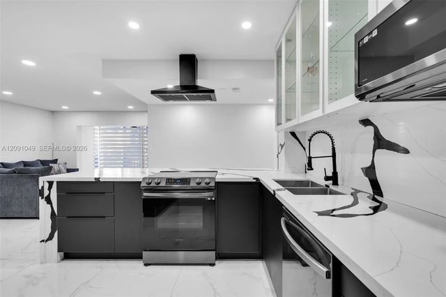 5 of 45 - 3800 Hillcrest Drive #203, Hollywood, FL