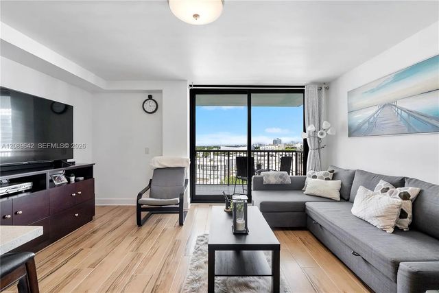 5 of 16 - 1800 Collins Avenue #11b, Miami Beach, FL