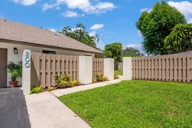 3 of 28 - 200 Sw 29th Avenue, Delray Beach, FL