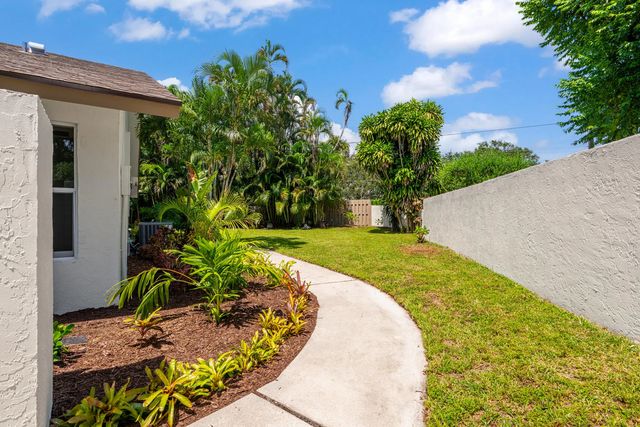 4 of 28 - 200 Sw 29th Avenue, Delray Beach, FL