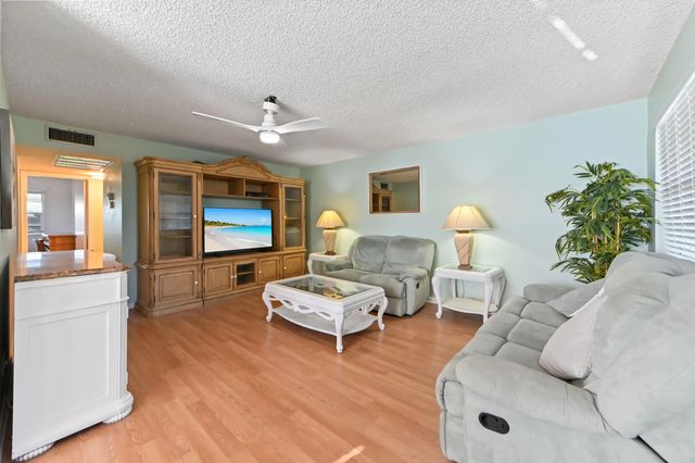 4 of 17 - 277 Northampton N, West Palm Beach, FL