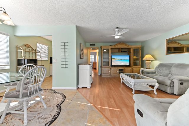 5 of 17 - 277 Northampton N, West Palm Beach, FL