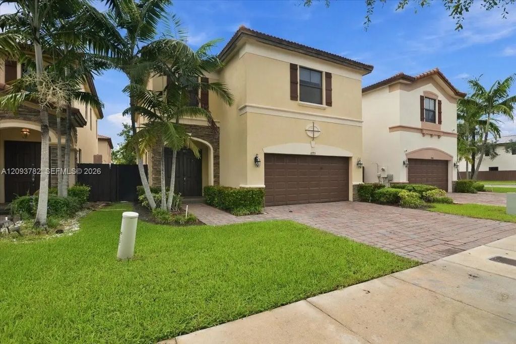 8770 Nw 99th Path, Doral