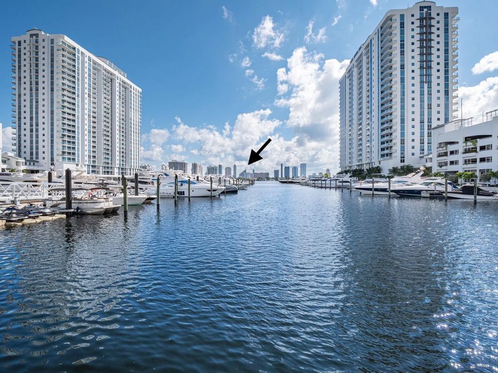 17211 Biscayne Blvd Bs#111, North Miami Beach