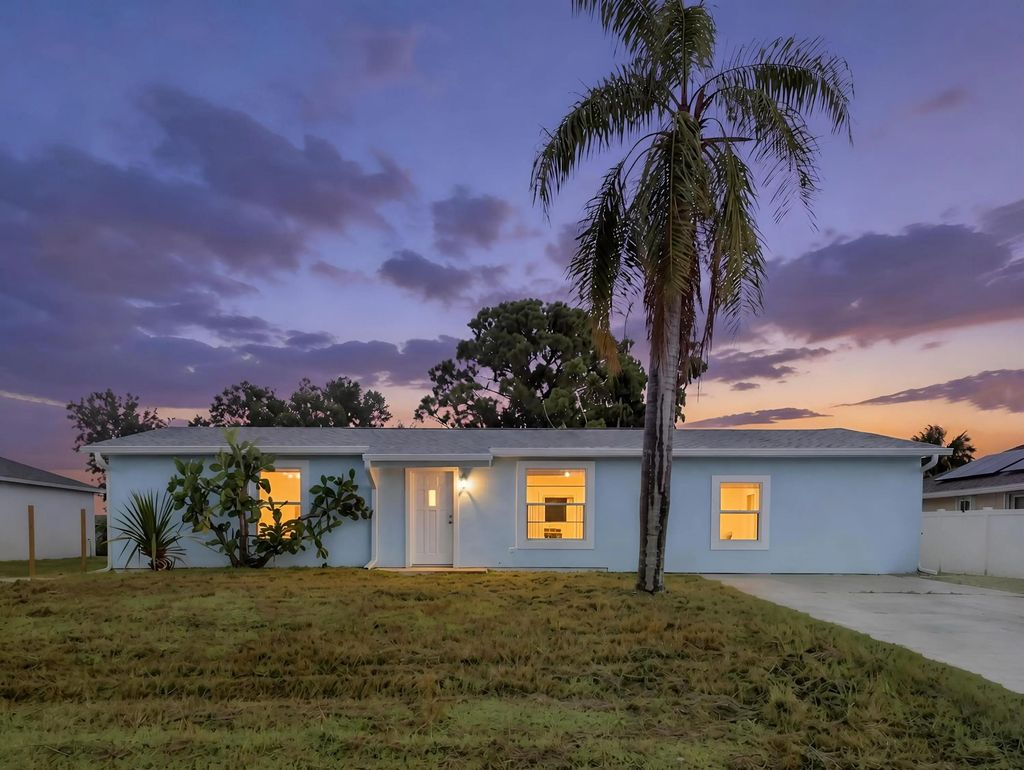 711 Nw Riverside Drive, Port St. Lucie