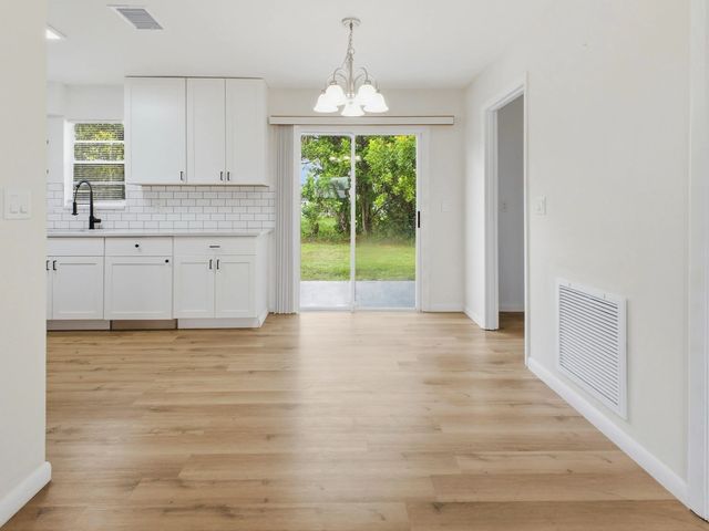 4 of 27 - 711 Nw Riverside Drive, Port St. Lucie, FL