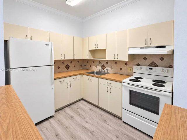 3 of 16 - 9731 Hammocks Boulevard #204b, Miami, FL
