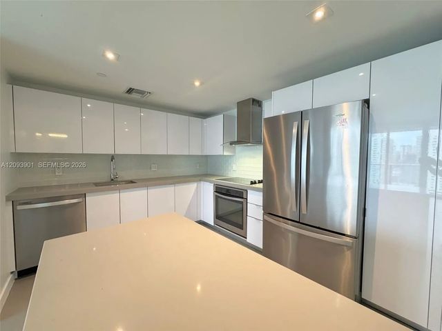 3 of 25 - 1600 Ne 1st Avenue #2509, Miami, FL