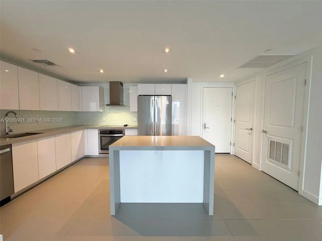 4 of 25 - 1600 Ne 1st Avenue #2509, Miami, FL