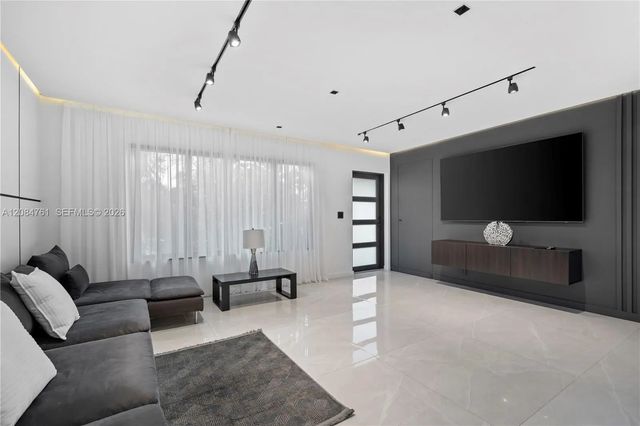 2 of 39 - 1101 N 14th Avenue, Hollywood, FL
