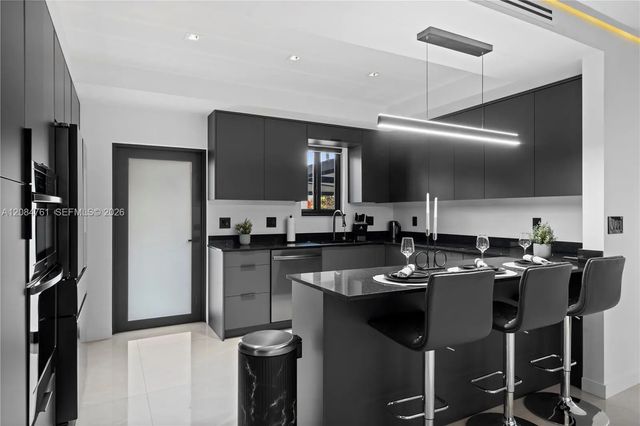 3 of 39 - 1101 N 14th Avenue, Hollywood, FL