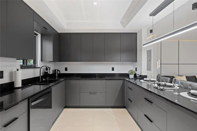 5 of 39 - 1101 N 14th Avenue, Hollywood, FL