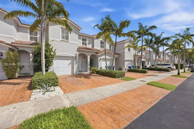 1025 Ne 207th Terrace, Miami