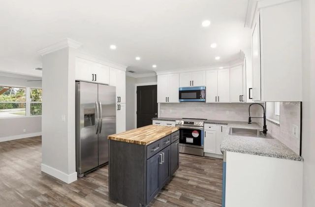 4 of 10 - 15409 Los Angeles Drive, Loxahatchee, FL